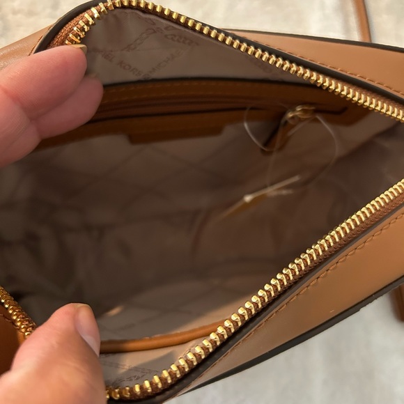 Michael Kors crossbody - Picture 3 of 8